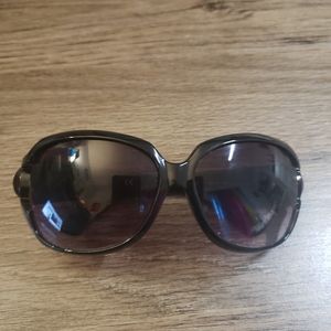 Black Roundish Sunglasses
